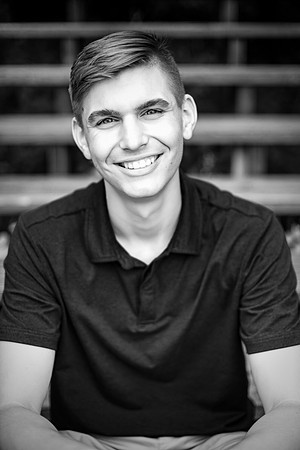 Senior Pictures Black and White, Waukesha, Brookfield, Elm Grove, Wauwatosa
